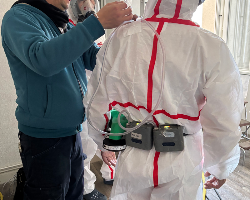 Photo de la réalisation : EVALUATION DU RISQUE AMIANTE SUR UN OPERATEUR DE DESAMIANTAGE