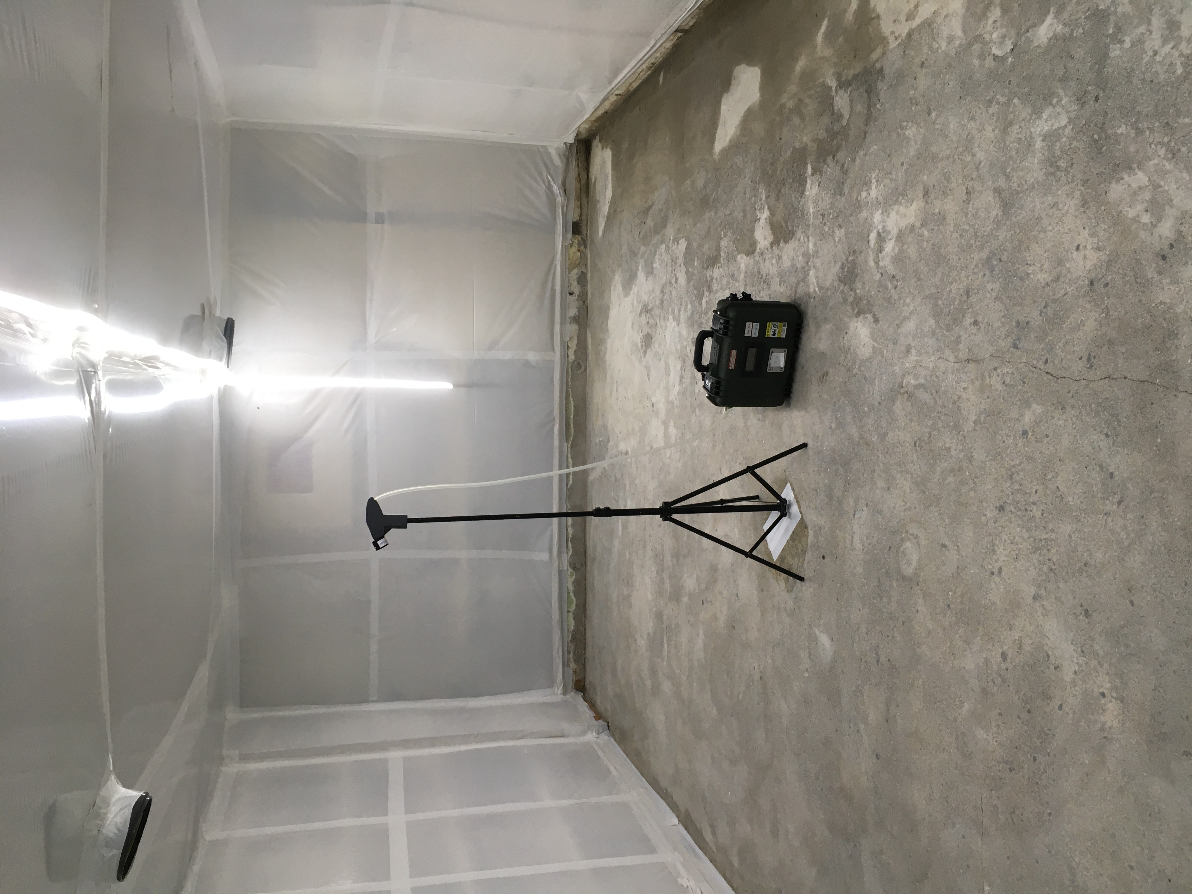 Photo de la réalisation : MESURE DE PREMIÈRE RESTITUTION APRES TRAVAUX DE DESAMIANTAGE